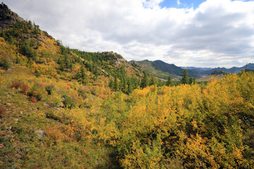 몽골의 유명한 관광명소인 아리야발 사원의 아름다운 풍경이다.