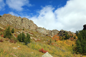 몽골의 유명한 관광명소인 아리야발 사원의 아름다운 풍경이다.