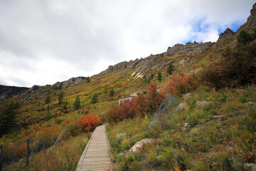 몽골의 유명한 관광명소인 아리야발 사원의 아름다운 풍경이다.