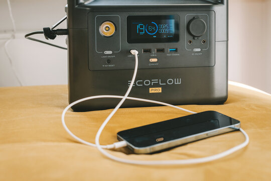 Charging iPhone 13 Pro Max with Ecoflow River Pro Portable Power Station