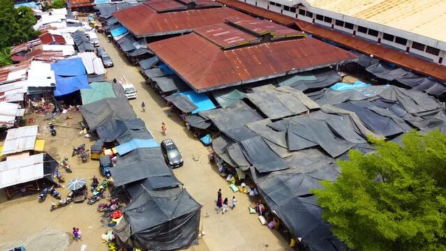Arc shot of a marketplace