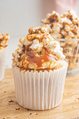 Cupcake with caramel and caramelized popcorn