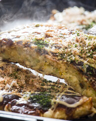 お好み焼き　日本の庶民の食べ物