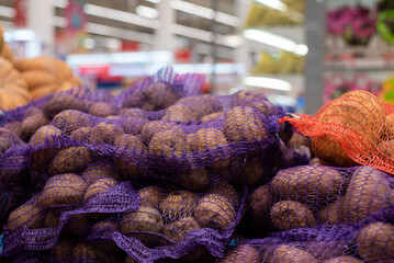 Collect the raw potatoes in a burlap (mesh) on the store counter.