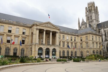 Fototapeta na wymiar La mairie, vue de l'extérieur, ville de Rouen, département de la Seine Maritime, France