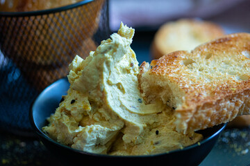 Curry Dip mit Baguette