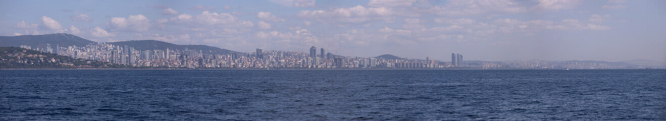 Fototapeta premium silhouette Istanbul city buildings from water Bosphorus or Golden Horn, public places.