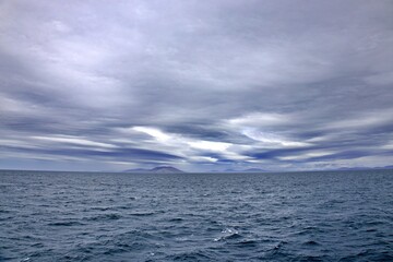 Obraz premium Zufahrt mit Schiff auf die Falklandinseln