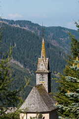 Fototapeta na wymiar Kirchturm in Obereggen in Südtirol