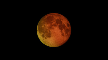 Luna roja con fondo negro en el espacio.