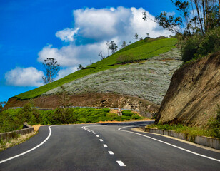 road in the hills of Munnar , Kerala
