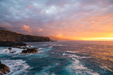 Obraz premium sunset over the sea with incredible sunset