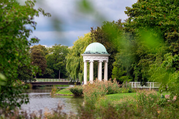 Fototapeta premium Ancient building temple with columns in Markkleeberg Park in Leipzig, Deutschland 