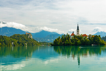 Fototapeta na wymiar view over lake bled in Slovenia