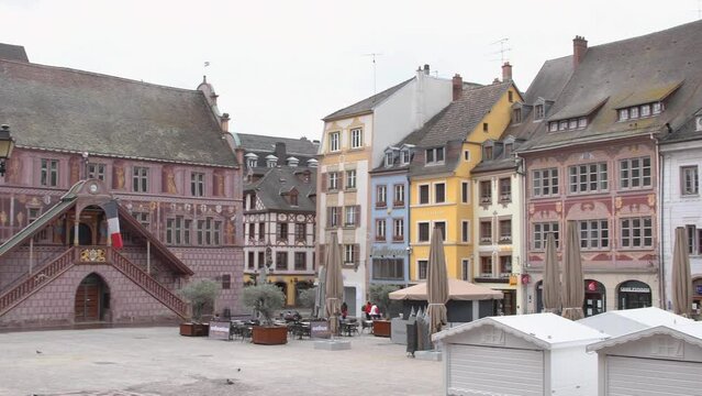 Mulhouse, Alsace, France, 20 april 2022 - Old traditional buildings