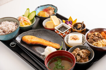 彩りが沢山ある和食、朝食、定食