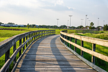 Obraz premium wooden bridge in the park