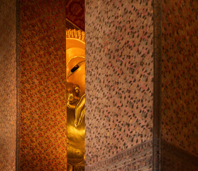 Main buddha sculpture at Wat pho