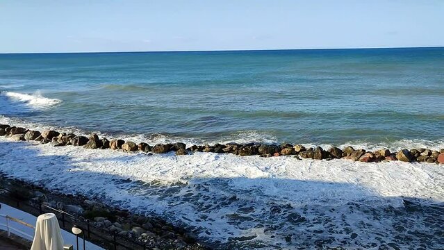 Palinuro - Panoramica della Baia del Silenzio con mare mosso