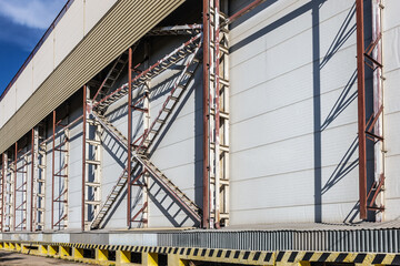 outer wall of the warehouse building reinforced with metal structures