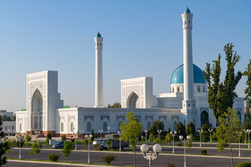 Fototapeta na wymiar View of the Minor mosque on a sunny September morning. Tashkent, Uzbekistan