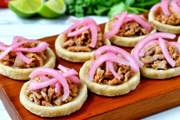 Mexican Sopes
メキシコ料理のソペス