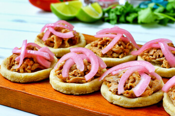 Mexican Sopes
メキシコ料理のソペス