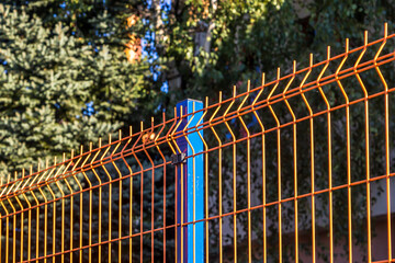 : Steel grating fence made with wire. 