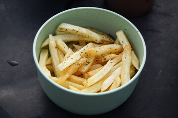 French fries or potato chips topped with seaweed and chili sauce