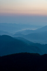 Obraz premium Mountains in the morning fog.