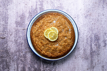 Lemon cake seen from above decorated with a few slices of fruit.