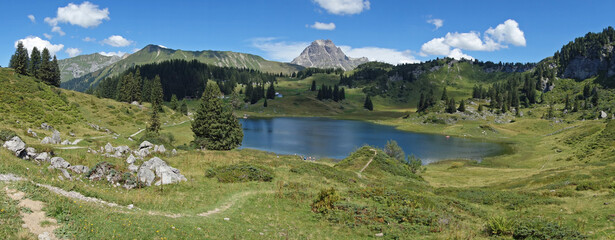 Bergpanorama mit Widderstein und Körbersee - Vorarlberg - Österreich