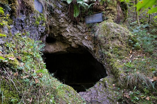 H&ouml;hle am Gro&szlig;en Hermannstein am Kickelhahn bei Ilmenau- Die H&ouml;hle war ein Lieblingsplatz von Goethe. Einen ganzen Tag verbrachte der verliebte Goethe hier mit seiner Freundin Charlotte von Stein