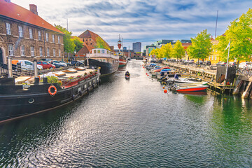 Obraz premium Copenhagen Frederiksholm canal right in the city center, Denmark