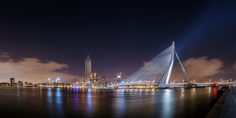 Fototapeta na wymiar Erasmus bridge in Rotterdam