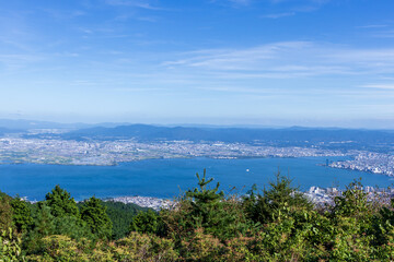 Fototapeta na wymiar 比叡山から望む夏の日本の琵琶湖 