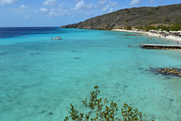 Fototapeta na wymiar paradisiacal beach with crystal clear turquoise waters on the island of Curacao