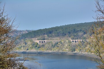 Jolie vue sur la vall&eacute;e du Trieux depuis le ch&acirc;teau de La Roche-Jagu Bretagne France 
