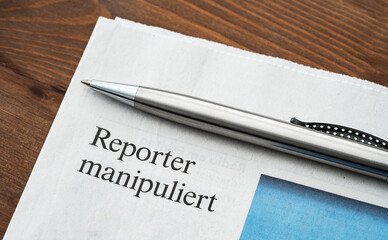 Reporter manipuliert - obrazy, fototapety, plakaty