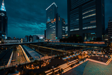 新宿駅新南口の夜景