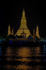 Obraz premium ワット・アルン（暁の寺）