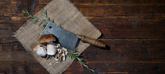 Dark food photography background - Forest mushrooms / Boletus edulis (king bolete) / penny bun /...