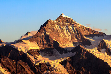 Blick vom Faulhorngipfel auf die Jungfrau bei Sonnenuntergang, Berner Alpen, Schweiz - 533016672