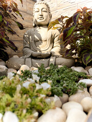 Estatua Budista naturaleza y sol