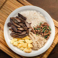 Almoço pf com carne e arroz