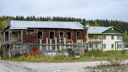 Fototapeta na wymiar Dawson city in Yukon, Canada, colorful houses in the ancient village of the gold rush 