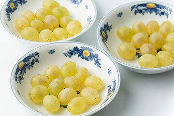 Platos preparados con las doce uvas para celebrar el año nuevo.