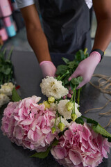 Obraz na płótnie Canvas Florist collects flowers in a bouquet close-up