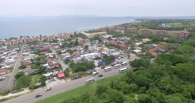 Toma de dron de la ciudad de punta de mita muy cerca de puerto vallarta