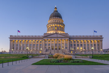 Obraz premium Utah State Capitol Building at dusk